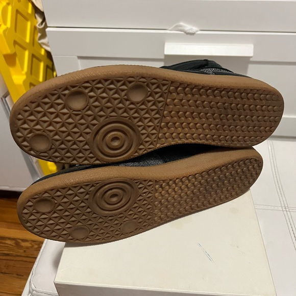 Maison Martin Margiela Black and Gray High-Top Sneakers with Velcro Straps - Picture 5 of 5